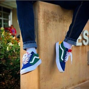 Yacht club vans